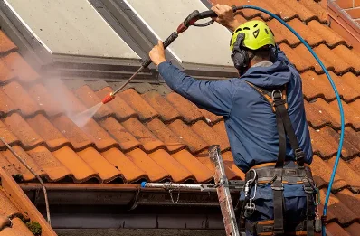 Démoussage et hydrofuge de toiture à Freycenet-la-Tour